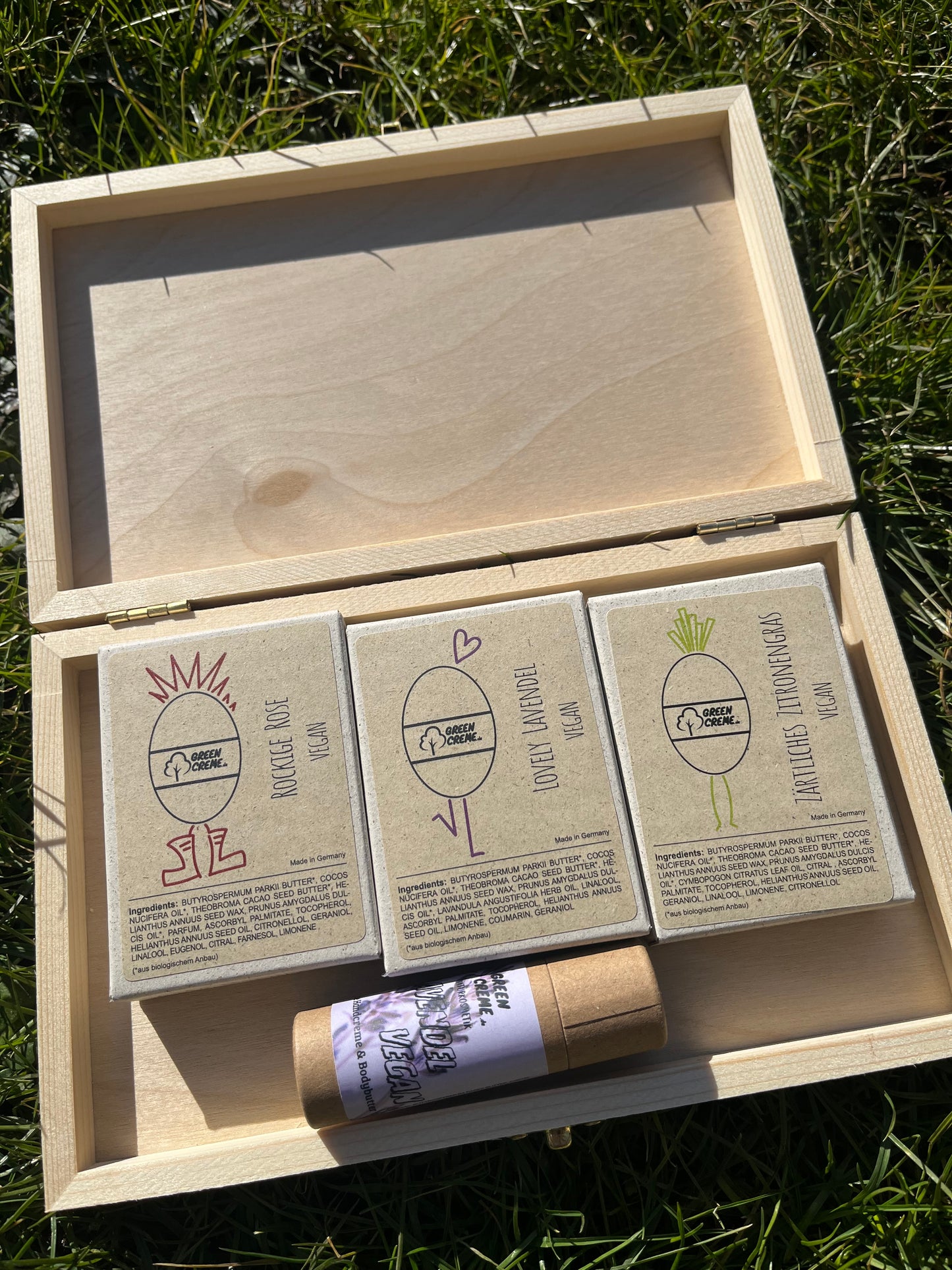 Holz Geschenkset - insgesamt 90 Gramm feste Handcreme Vegan +  Lovely Lavendel Stick