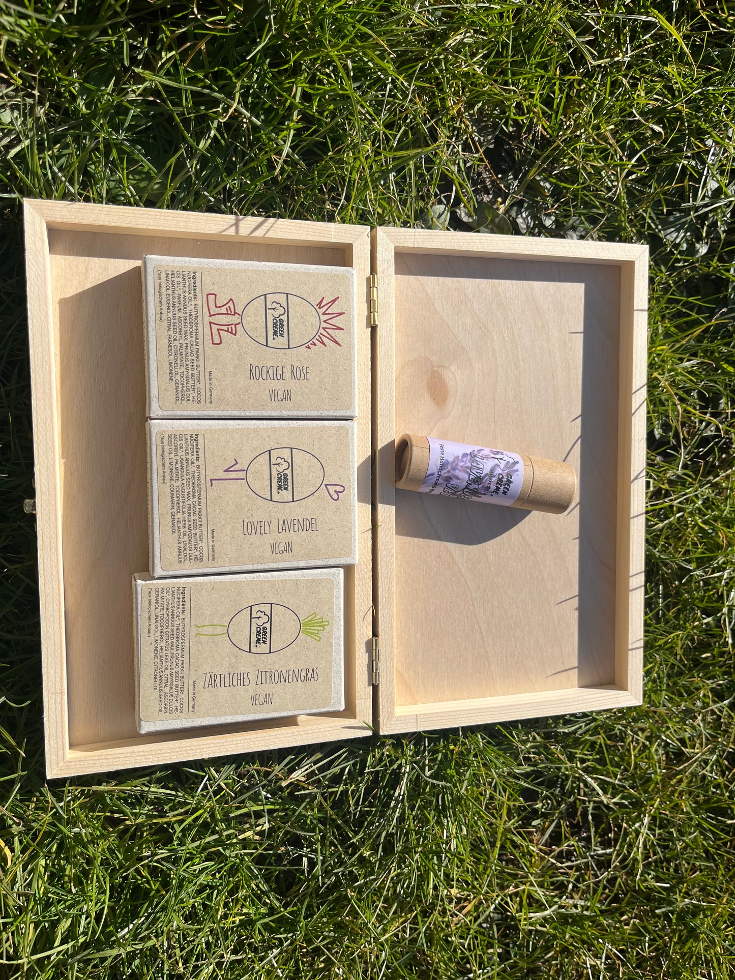 Holz Geschenkset - insgesamt 90 Gramm feste Handcreme Vegan +  Lovely Lavendel Stick